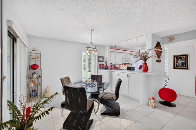 10247 N Circle Lake Drive 102, Boynton Beach, FL 33437