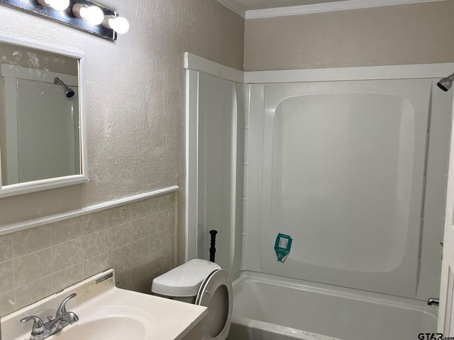 2616 Oak Ln, Tyler, TX 75701