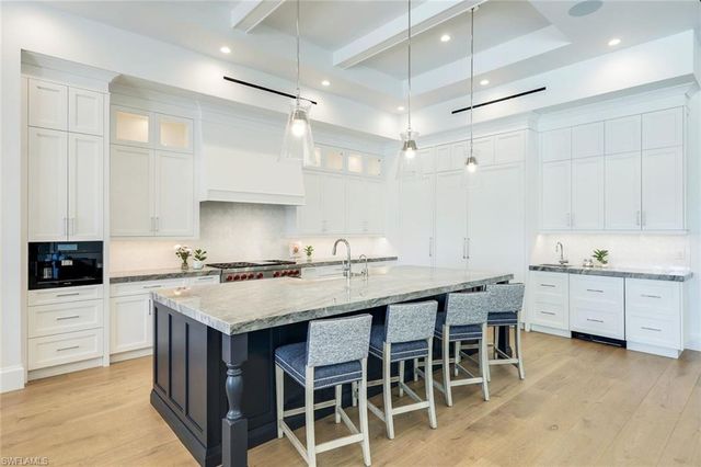 730 Harbour DR, Naples, FL 34103