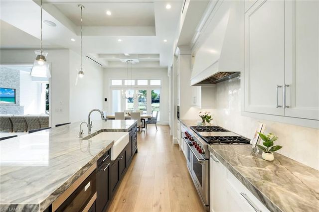 730 Harbour DR, Naples, FL 34103