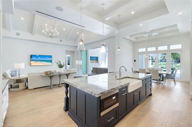 730 Harbour DR, Naples, FL 34103