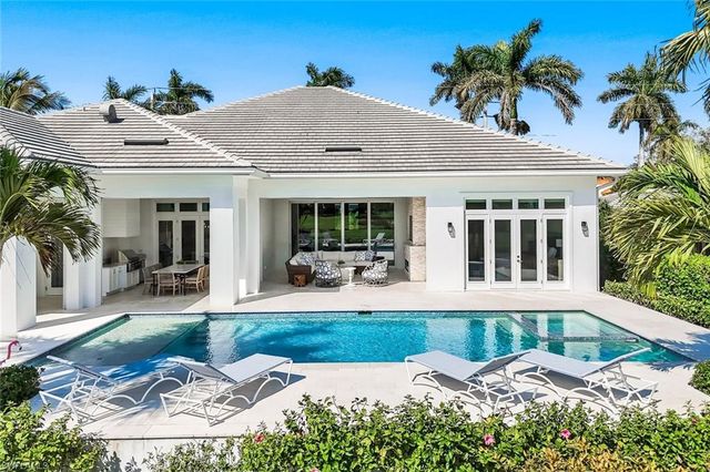 730 Harbour DR, Naples, FL 34103