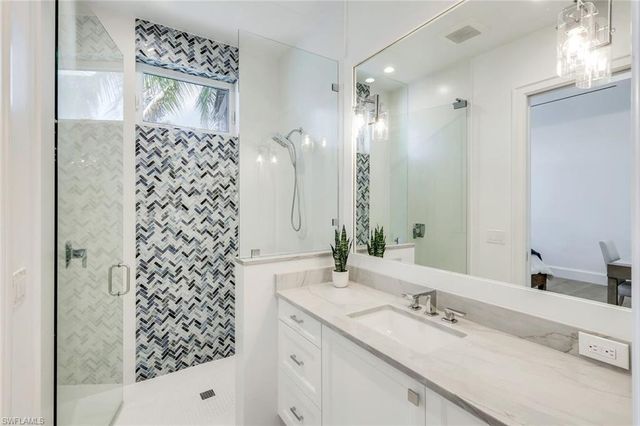 730 Harbour DR, Naples, FL 34103