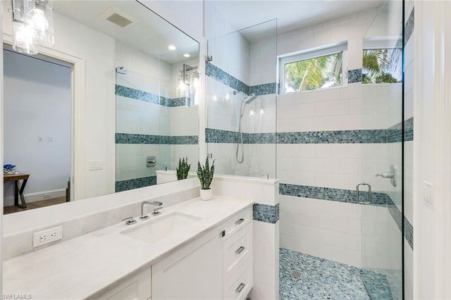 730 Harbour DR, Naples, FL 34103