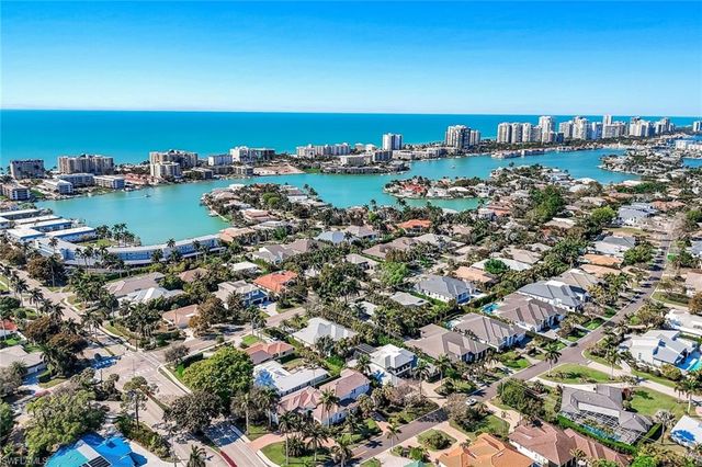 730 Harbour DR, Naples, FL 34103