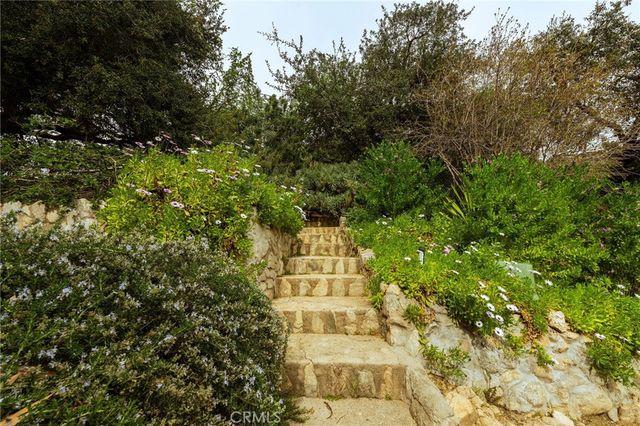 2217 Crescent Avenue, Montrose, CA 91020