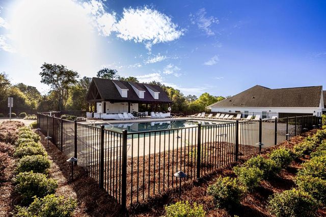 616 Charleston Mills Dr, Midland City, AL 36350