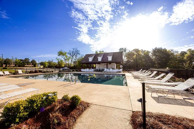 616 Charleston Mills Dr, Midland City, AL 36350