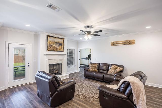 616 Charleston Mills Dr, Midland City, AL 36350
