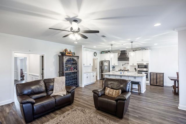 616 Charleston Mills Dr, Midland City, AL 36350