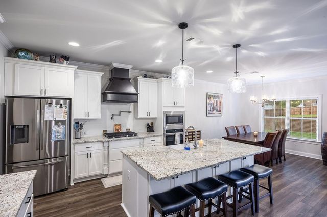 616 Charleston Mills Dr, Midland City, AL 36350