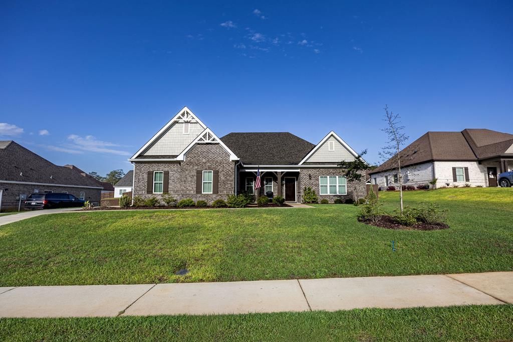 616 Charleston Mills Dr, Midland City, AL 36350