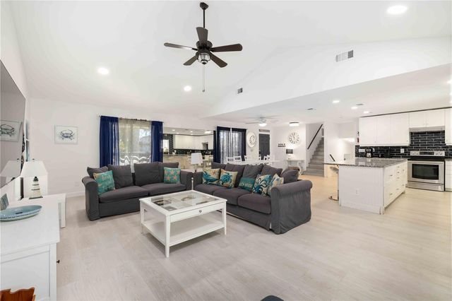 8004 22ND AVENUE W, Bradenton, FL 34209