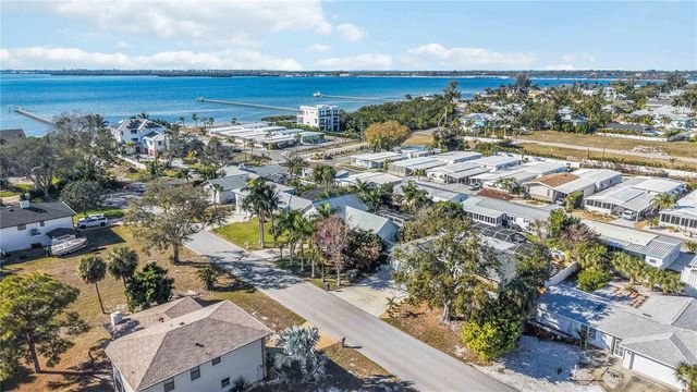 8004 22ND AVENUE W, Bradenton, FL 34209