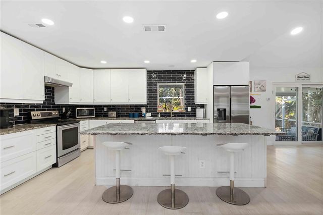 8004 22ND AVENUE W, Bradenton, FL 34209