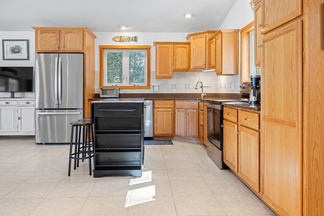 91 Algonquin Road, Enfield, NH 03748