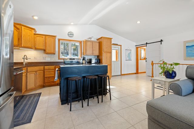 91 Algonquin Road, Enfield, NH 03748