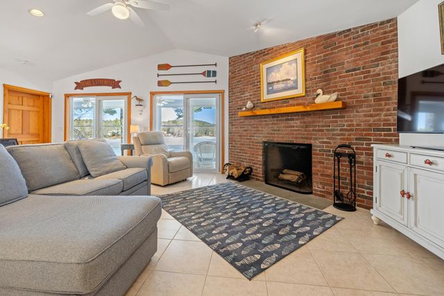 91 Algonquin Road, Enfield, NH 03748