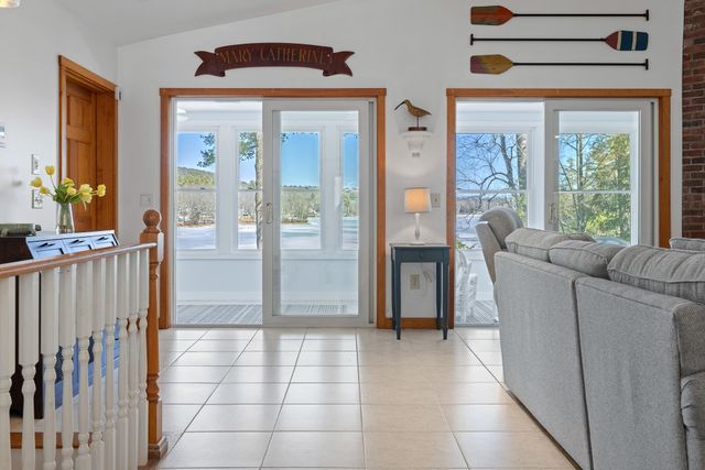 91 Algonquin Road, Enfield, NH 03748