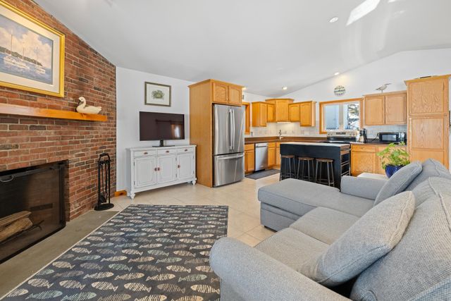 91 Algonquin Road, Enfield, NH 03748