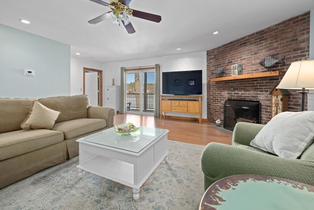 91 Algonquin Road, Enfield, NH 03748