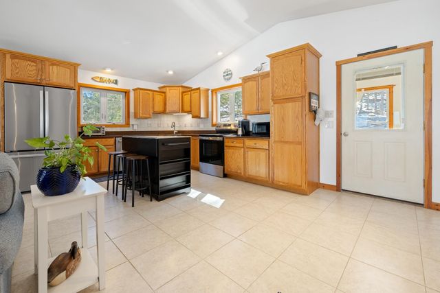 91 Algonquin Road, Enfield, NH 03748