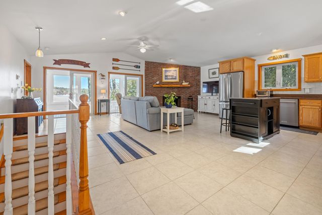 91 Algonquin Road, Enfield, NH 03748