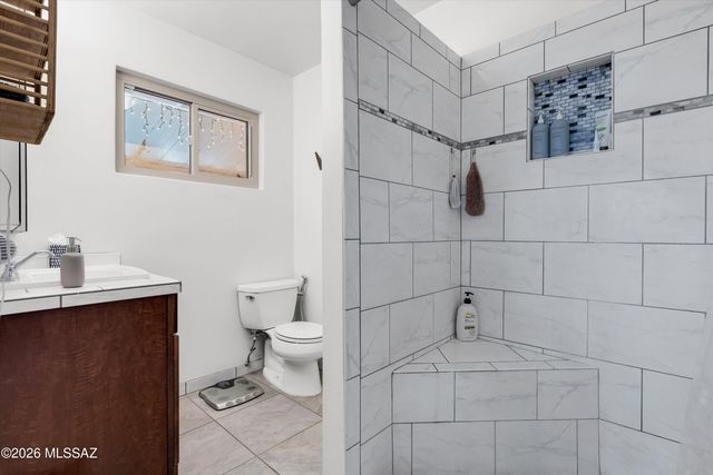 7355 N La Oesta Avenue, Tucson, AZ 85704