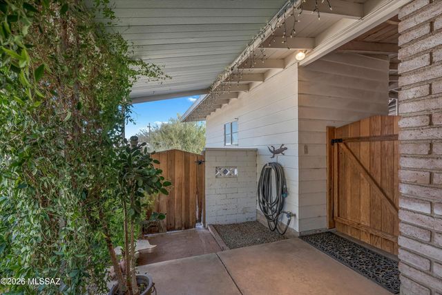 7355 N La Oesta Avenue, Tucson, AZ 85704