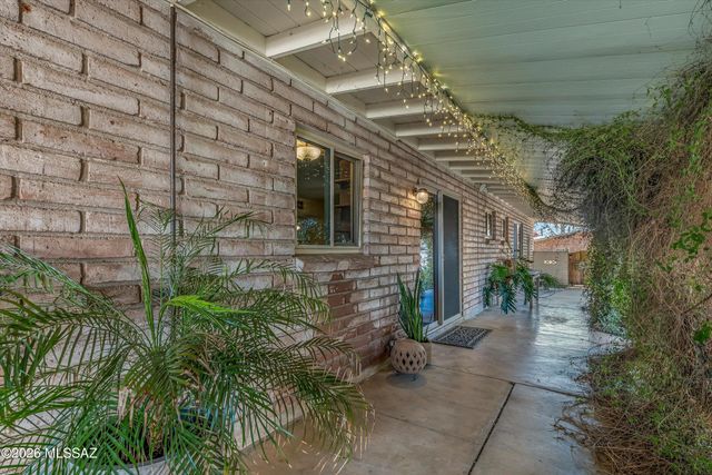 7355 N La Oesta Avenue, Tucson, AZ 85704