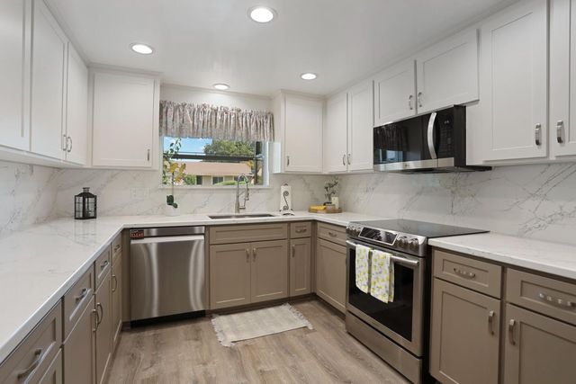 1207 Huntington Pl, Manteca, CA 95336