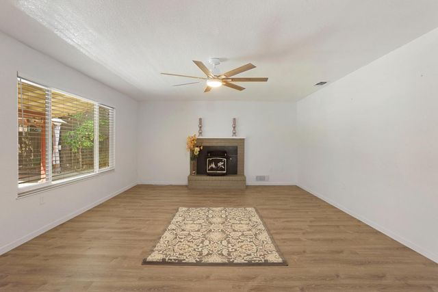 1207 Huntington Pl, Manteca, CA 95336