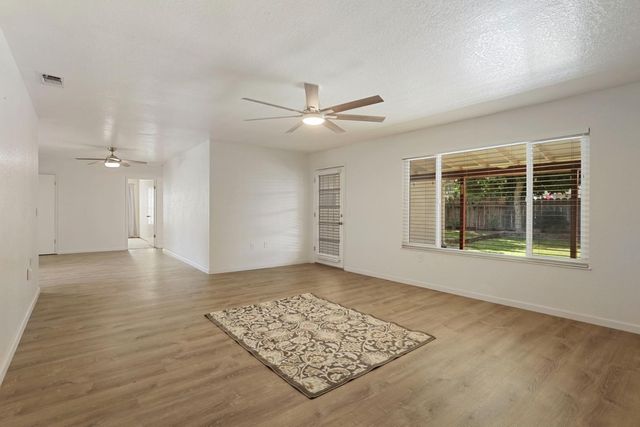 1207 Huntington Pl, Manteca, CA 95336