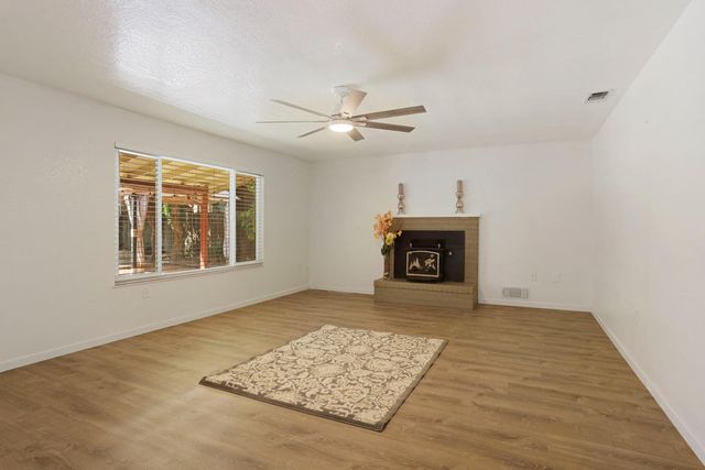 1207 Huntington Pl, Manteca, CA 95336