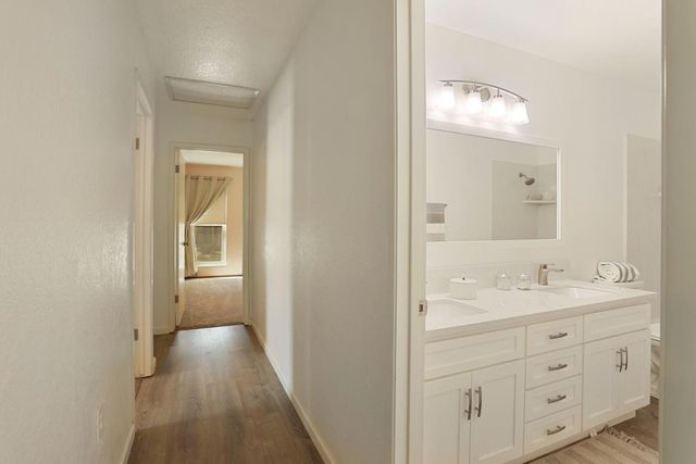 1207 Huntington Pl, Manteca, CA 95336