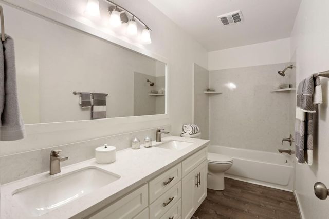 1207 Huntington Pl, Manteca, CA 95336