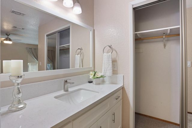 1207 Huntington Pl, Manteca, CA 95336