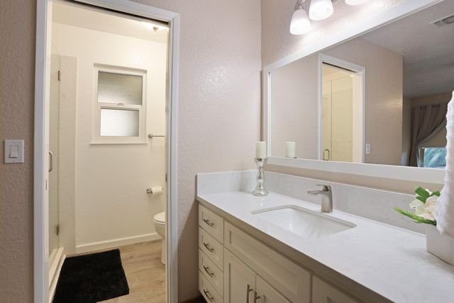 1207 Huntington Pl, Manteca, CA 95336