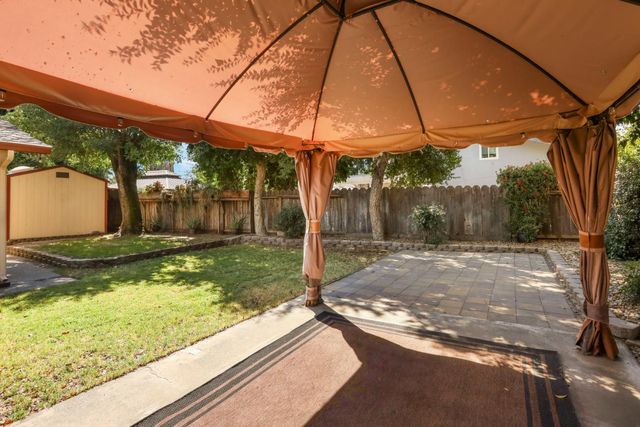 1207 Huntington Pl, Manteca, CA 95336