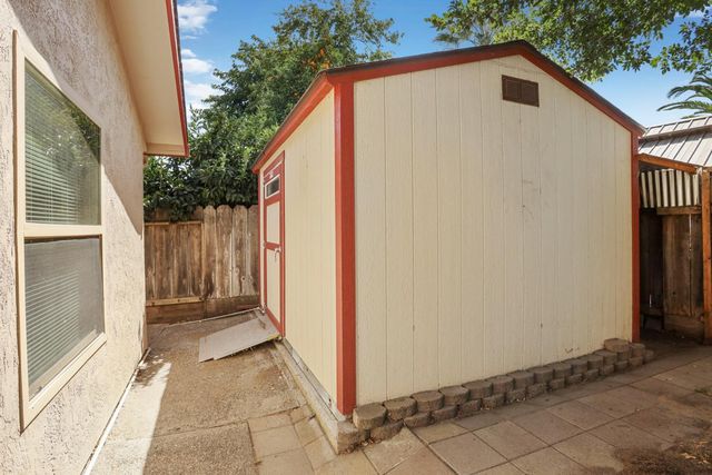 1207 Huntington Pl, Manteca, CA 95336