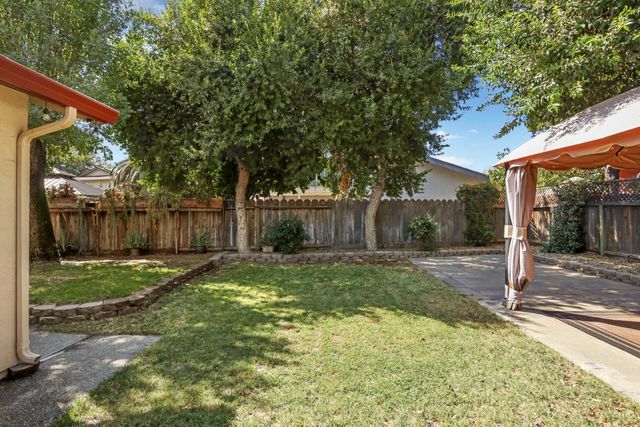 1207 Huntington Pl, Manteca, CA 95336