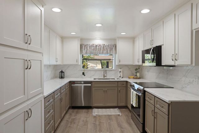 1207 Huntington Pl, Manteca, CA 95336