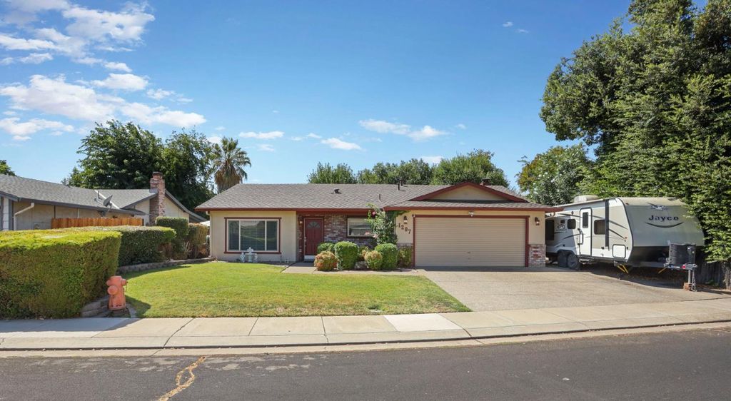 1207 Huntington Pl, Manteca, CA 95336