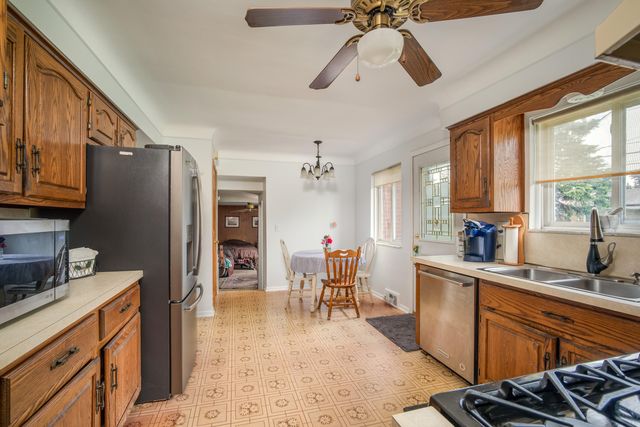 19402 Rockport Street, Roseville, MI 48066
