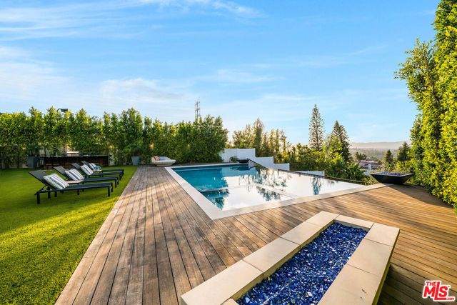 3915 Vista Linda Drive, Encino (los Angeles), CA 91316