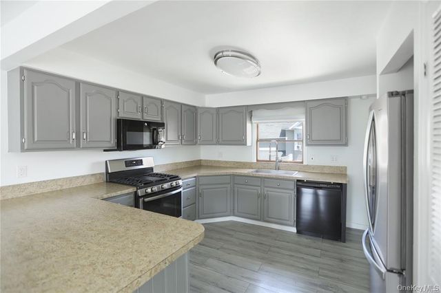 22 Jennings Avenue B, Patchogue, NY 11772