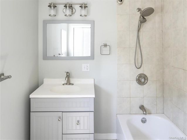 22 Jennings Avenue B, Patchogue, NY 11772