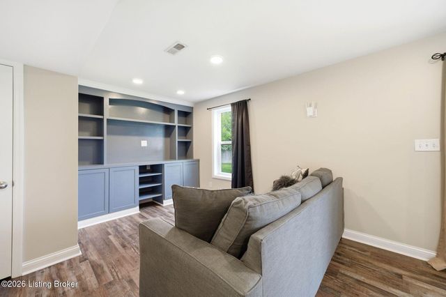 2004 Cherry Creek Rd, La Grange, KY 40031