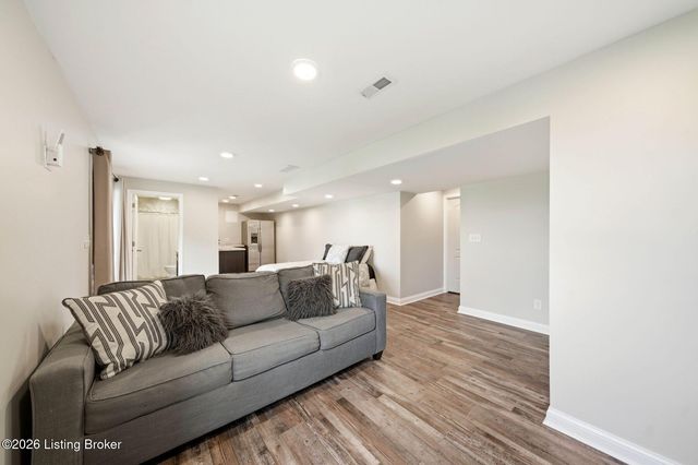 2004 Cherry Creek Rd, La Grange, KY 40031