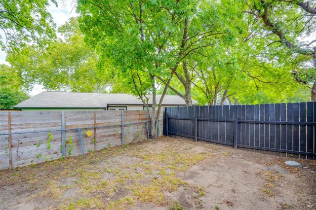 3306 Dolphin DR A, Austin, TX 78704